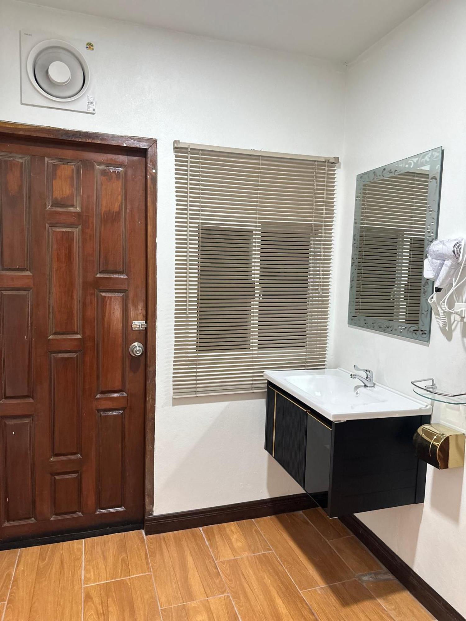Service Apartment ห้อง102 ใจกลางเมืองใกล้แหล่งท่องเที่ยว لامبانج المظهر الخارجي الصورة